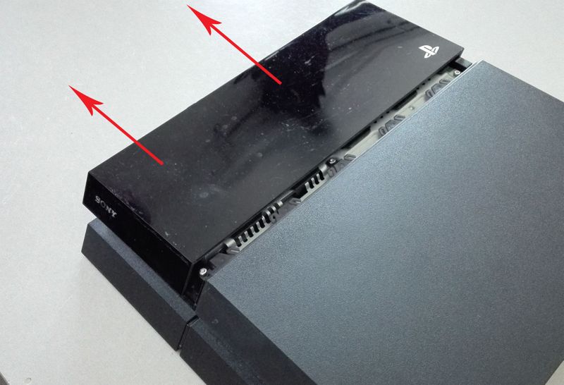 Come Sostituire l'Hard Disk della PS4